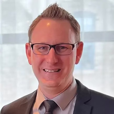 Theo Stoller headshot